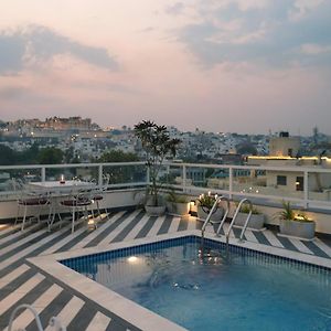 Hotel Naren Villa