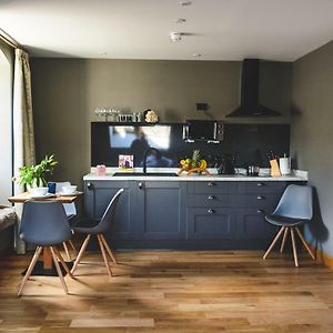 Mono Suites
